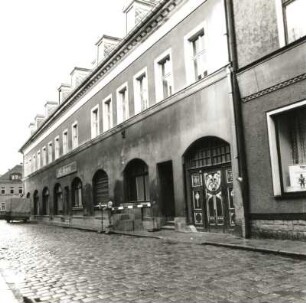 Auerbach, Friedensstraße 20. Wohnhaus mit Laden (E. 19. Jh.). Straßenansicht