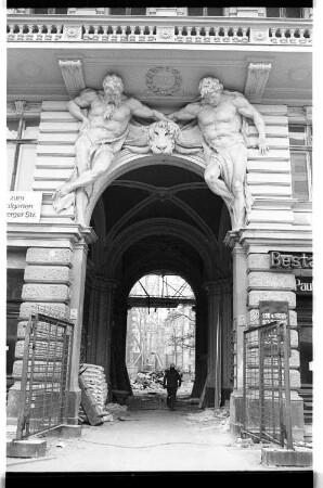 Kleinbildnegativ: Riehmers Hofgarten, 1982