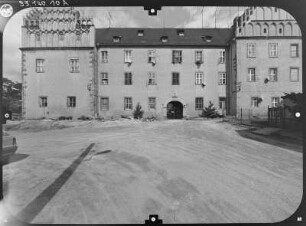 Trebsen/Mulde. Schloß (1509-1527). Haupteingangsfront von Südwesten