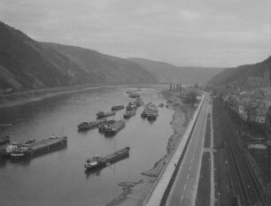 Niedrigwasser am Rhein zwischen Bingen und Oberwesel 1959