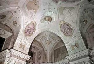 Scheinarchitektur mit Szenen aus der Klostergeschichte und Porträts und Szenen aus der Geschichte der Häuser Babenberg und Habsburg