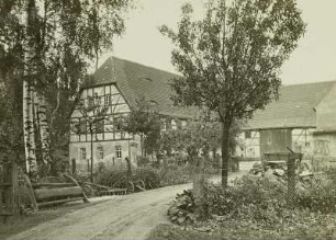 Goldhausen, alte Holzwalze u. Rechen