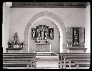 Friedhofkapelle innen nach Osten nach der Restaurierung