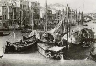 Der Canal Grande in Venedig mit der Rialtobrücke
