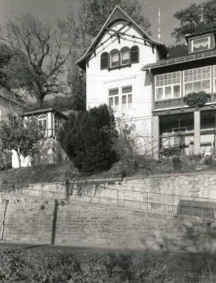 Dresden-Wachwitz, Pillnitzer Landstraße 155. Villa mit Pavillon (um 1890)