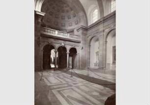 Blick in die Basilika des Kaiser-Friedrich-Museums