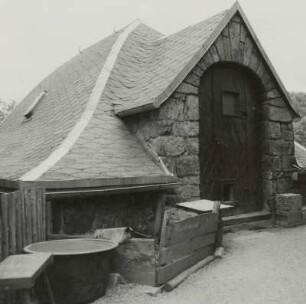 Lengenfeld-Plohn. Rittergut Plohn, auch Burg Plohn (nach 1633). Pavillon auf der Ringmauer. Eingangsseite