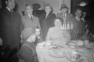 Chanukkah (Lichterfest) : Blick auf Teilnehmer des Festes