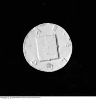 Medaille der Isotta degli Atti, Revers: Ein geschlossenes Buch mit sieben Siegeln