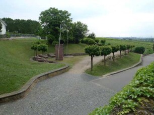 Gefallenendenkmal; Hochheim am Main, Bahnhofstraße