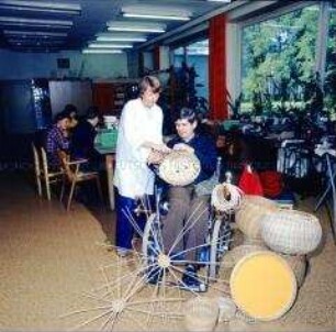 Korbflechten als Therapie in der Orthopädischen Klinik und Klinik für Rehabilitation ("Waldhaus") in Berlin-Buch