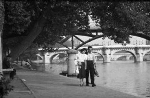 Paris: Pärchen am Seinekai