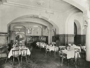 Gaststätte Löwenbräu im Palais de Saxe, Gastraum