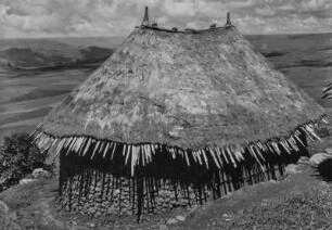 Steinhaus der Amhara : Gemauerte Häuser mit Strohdach der Amhara bei Debre Birhan.