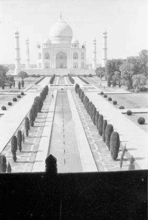 Keine Beschreibung [Agra: Taj Mahal, Mausoleum vom Torhaus]