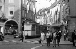 Freiburg: Salzstraße im Fahnenschmuck