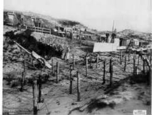 Deutsche Unterstände und Drahtsperren an der Küste von Flandern