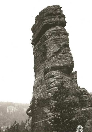 Sächsische Schweiz, Bielatal. Schiefer Turm. Seilschaft Paul Illmer am Strubichweg (Südwestkante, VIIc)