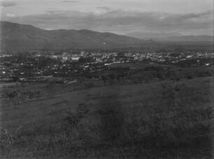 Stadt in einer Ebene : Blick auf eine Stadt in einer Ebene.