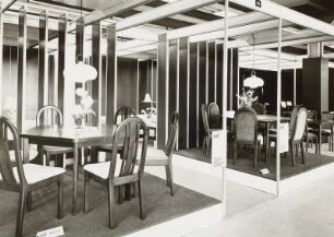 Stuhl mit gepolsterter Sitzfläche (Modell N 12) : Ausstellungskojen mit Tischen und Stühlen des VEB Möbelkombinat Hellerau
