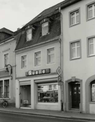 Mügeln, Wohnhaus mit Laden : Mügeln (Kreis Oschatz), Wohnhaus mit Laden, Markt 2, 19. Jahrhundert, Straßenansicht