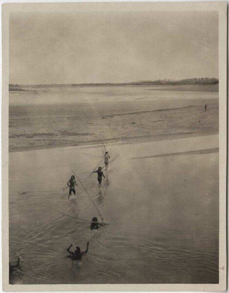 Ashluslay Indians crossing the Rio Pilcomayo