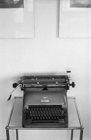 Adler-Büroschreibmaschine : Adler-Büroschreibmaschine, aufgenommen in Bremen-Burglesum