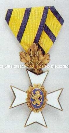 Fürstlich Schwarzburgisches Ehrenkreuz, Ehrenkreuz 2. Klasse mit Eichenbruch "1914/15"