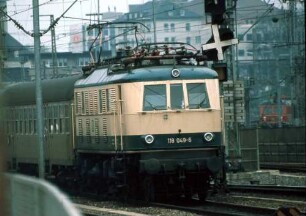 Stuttgart Hbf. Wartegruppe Vorortgleise Lok 118 049 Eilzug AA-S Bnb-Wagen