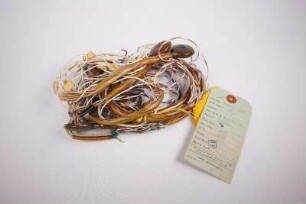Gesamtansicht diverse Kabel - Box mit Kabeln