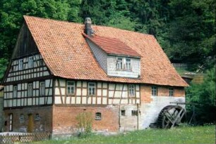 alte Mühle, Traufseite mit Wasserrad