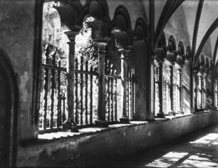 Im Kreuzgang : Innenaufnahme des Kreuzganges im Franziskanerkloster in Bozen
