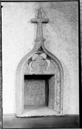 Wolfartsweier Evangelische Jakobskirche Sakramentsnische an der Nordwand (15. Jahrhundert)