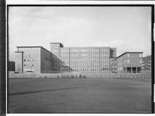 Schule Veddel (Hamburg-Veddel): Gesamtansicht mit Sportplatz : SchumacherWV Nr. 277