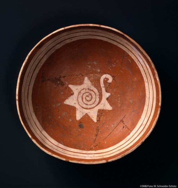 Bowl with cut-shell motif