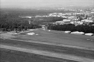 Freiburg: Luftbilder; Landepiste und Tower