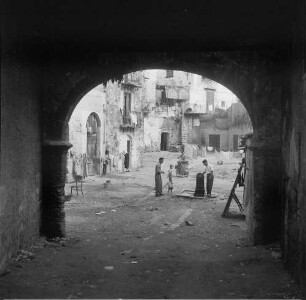 Palermo, Alltagsleben in einem Hinterhof