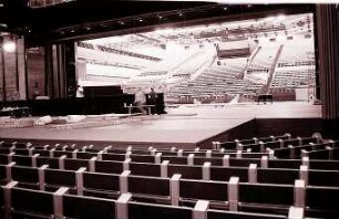 Berlin: ICC; Journalistengruppe Baden-Württemberg; Bühnensaal mit hochgeklapptem Auditorium