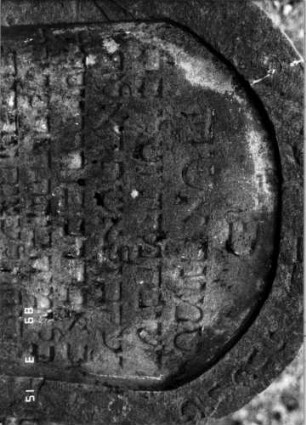 Grabstein 284 (Index: 100108745) Material: Sandstein Zustand: schlecht, stark verwittert (bes. unten), Textverlust Maße HxBxT: 99x78x14 cm: Grabstein 284B