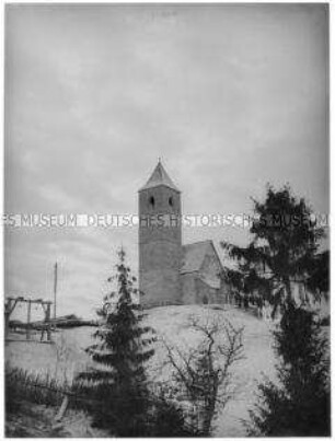 Kapelle in winterlicher Landschaft