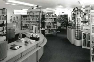 Weinböhla. Bibliothek, Kirchplatz 5. Lesesaal und Ausleihe