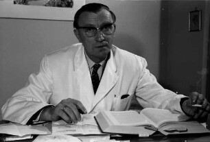Freiburg: Nervenklinik, Rektor der Uni 1961-62 Prof. Dr. med. Ruffin