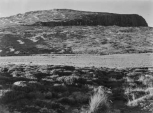 Felsformationen : Flache Felsformation in den Drakensbergen ("Drachenberge")