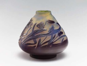 Vase mit Blaustern- und Hyazinthenblumen