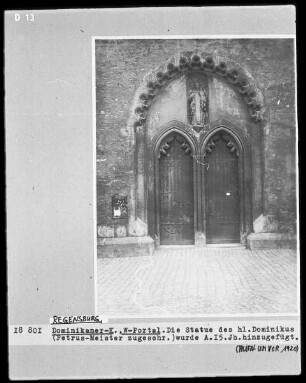Westportal mit Figur des Heiligen Dominikus