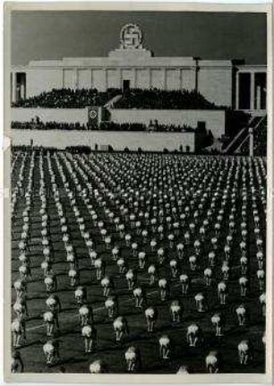 Vorführung von Arbeitsmännern am "Tag der Gemeinschaft" beim Reichsparteitag 1938