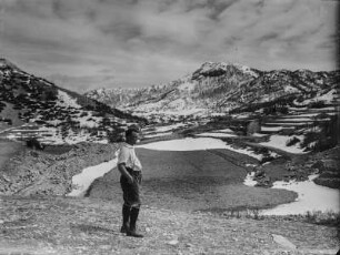 Auf dem Lovcen : Mann in einer Talsenke auf dem Lovcen