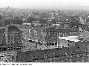 Dresden-Altsadt. Blick vom Rathausturm über den Altmarkt nach Westen