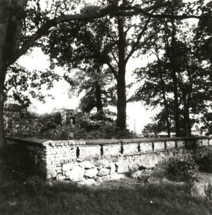 Reuthen (Kreis Spremberg). Kirchruine (15. Jh.)
