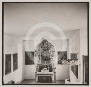 Saal der katholischen Kirche Weißig mit Altar